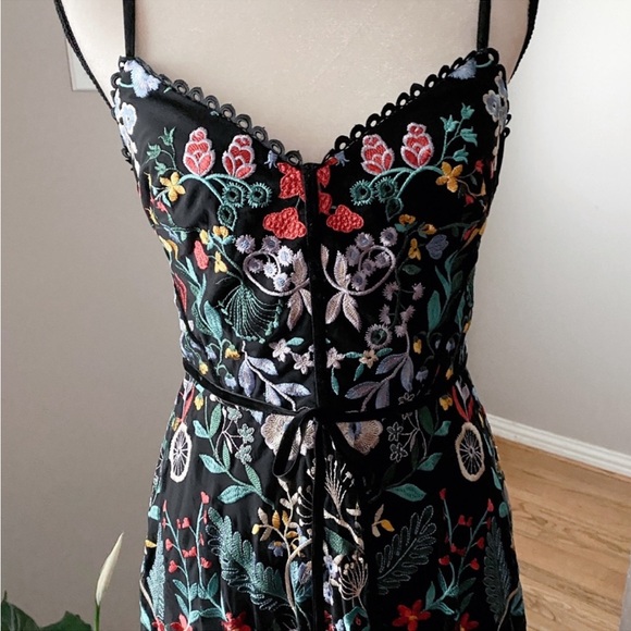 Monique Lhuillier Black Floral Embroidered Maxi Dress - Picture 1 of 4